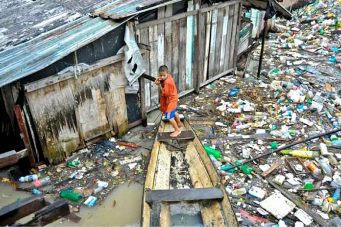 rios-da-Amazônia-estão-sufocados-por-plástico-invisível-e-mortal