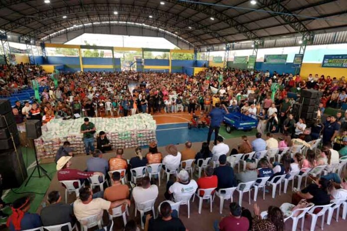 Autazes-recebe-800-novos-cartões-do-Auxílio-Estadual-Permanente