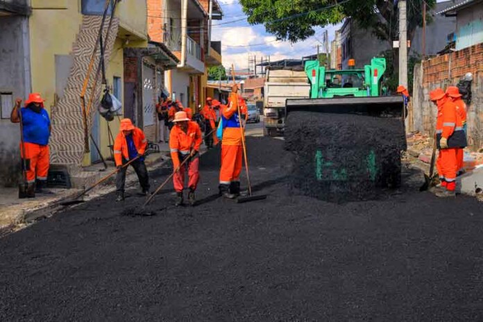 Buracos-dão-lugar-a-asfalto-novo-no-Tancredo-Neves-com-o-‘Plano-Verão’-da-Prefeitura
