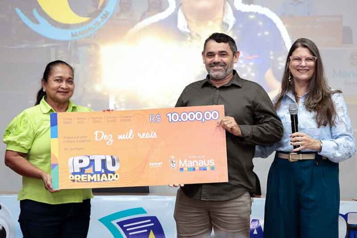 Entrega-de-cheques-do-IPTU-Premiado-reconhece-cidadãos-que-mantêm-tributos-em-dia