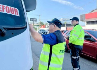 IMMU fiscaliza transporte executivo e remove micro-ônibus irregulares em Manaus