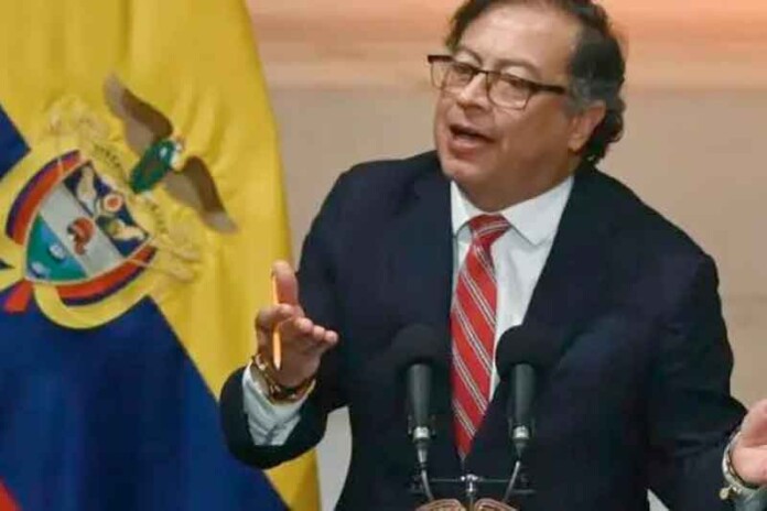 Petro-suspende-cooperação-militar-com-os-Estados-Unidos