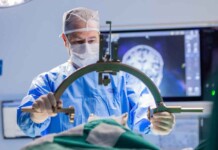 Tecnologia inédita no país promete transformar a vida de milhares com Parkinson