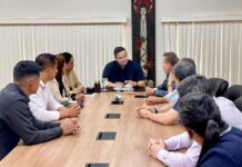 Vereadores de Boca do Acre invadem Manaus e arrancam promessa direta do governador