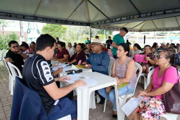 Cercado-por-torres-de-energia-e-sem-luz-a-virada-que-chega-em-Presidente-Figueiredo