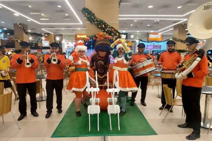 Compras-de-última-hora-viram-passeio-com-atrações-natalinas-no-Millennium