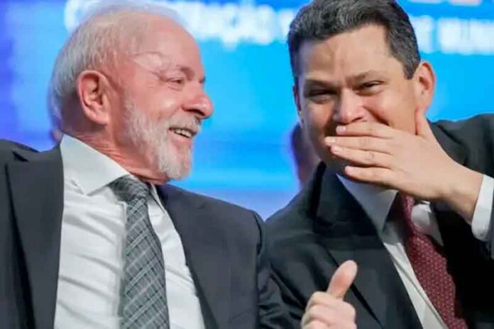 Depois-das-críticas,-Alcolumbre-agradece-Lula-em-público