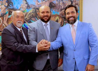 Dr. George Lins distingue prefeito Nicson Marreira com a Medalha Ruy Araújo