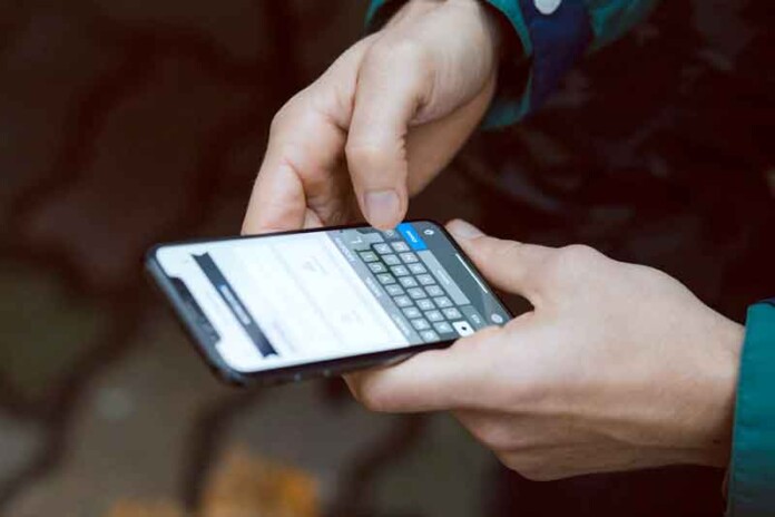 Embaixada-dos-EUA-incentiva-retorno-voluntário-de-imigrantes-ilegais-com-novo-aplicativo-e-auxílio-financeiro