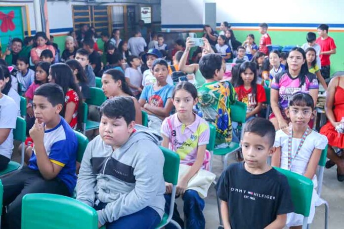 Estudantes-da-prefeitura-lançam-70-livros-autorais-em-projeto-de-incentivo-à-leitura-e-escrita1