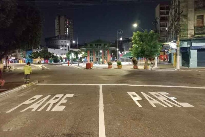 Faixas,-placas-e-organização-viária-reforçam-proteção-a-pedestres-em-Manaus