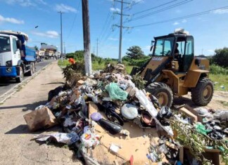 Manaus limpa hoje o lixo que insiste em voltar amanhã