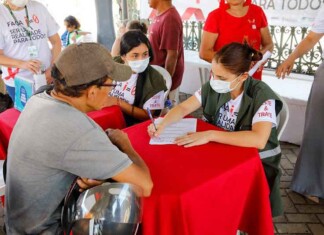 Mercado Adolpho Lisboa vira palco de ação que marca abertura do Dezembro Vermelho