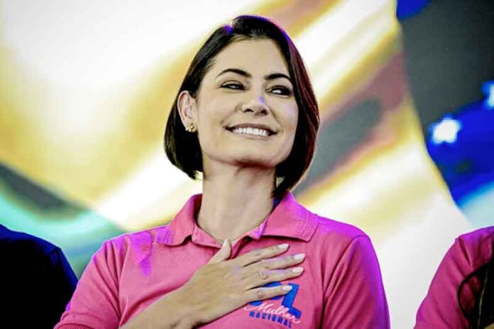 Michelle-vence-queda-de-braço-e-PL-retira-apoio-a-Ciro-no-Ceará