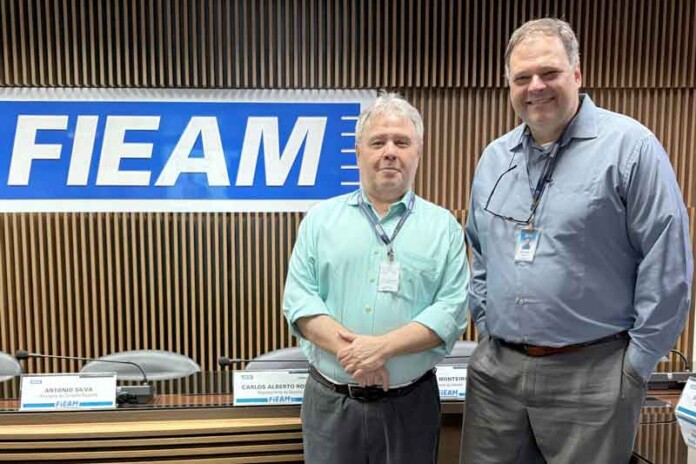 O-diretor-do-ISI-ME,-Élvio-Dutra,-e-o-diretor-regional-do-SENAI-AM,-Rogério-Pereira