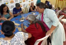 Oficina transforma talento da terceira idade em fonte de renda em Manaus