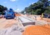 Três frentes de trabalho aceleram obra estratégica na avenida do Turismo
