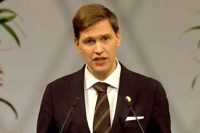 Presidente-do-Nobel-pede-que-Maduro-renuncie-em-cerimônia-para-María-Corina