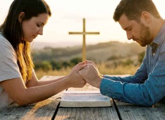 O segredo bíblico que sustenta relacionamentos quando tudo parece desmoronar