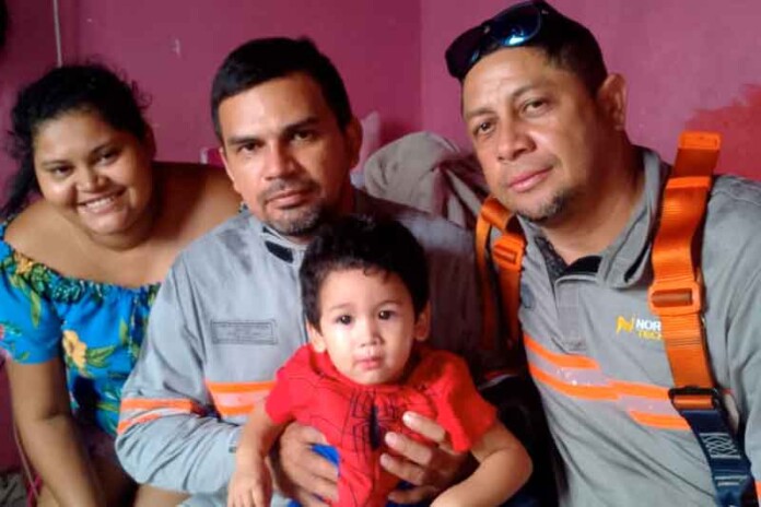 dupla-da-Amazonas-Energia-revive-bebê-desacordado-em-plena-rua