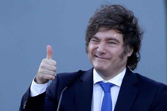 A-aposta-de-Milei-para-resgatar-os-dólares-sob-o-colchão-e-salvar-a-economia-argentina