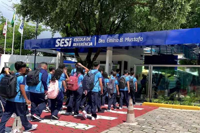 Ensino-fundamental-e-médio-prepara-alunos-para-Enem-e-vestibulares