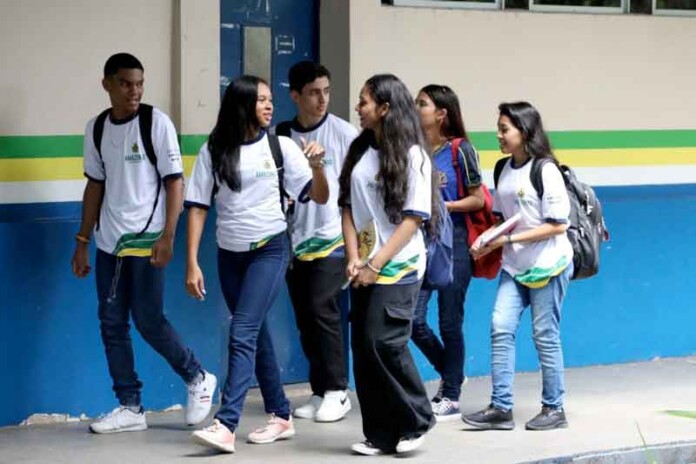 Matrículas-para-novos-alunos-na-rede-pública-do-Amazonas-começam-nesta-sexta-feira