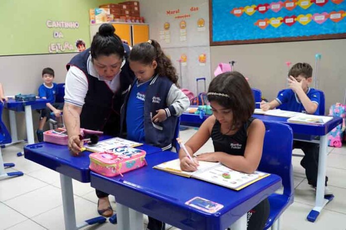 Nelly-Falcão-destaca-a-importância-da-metodologia-de-ensino