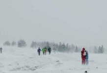 Nevasca histórica nos Estados Unidos deixa rastro de escuridão e alerta para milhões