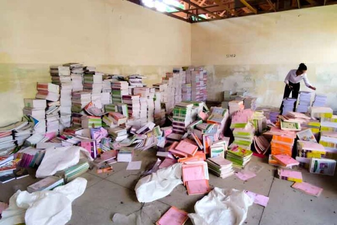 O-descaso-com-a-educação-em-Nhamundá-e-o-silêncio-dos-livros-abandonados