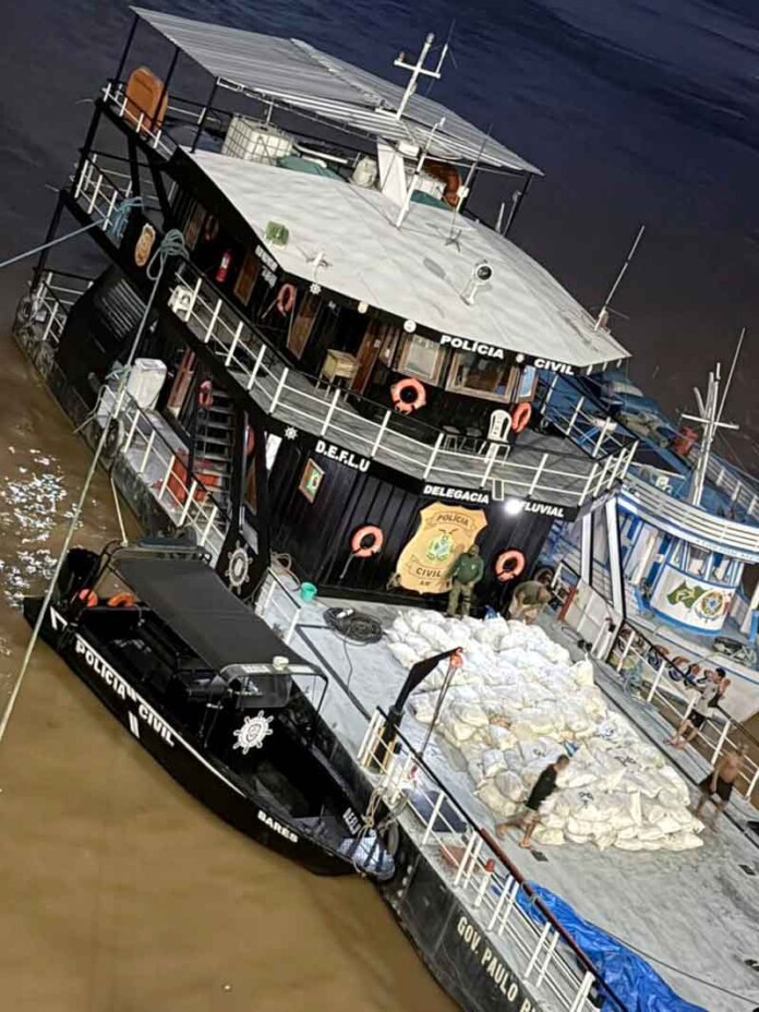 Pirarucu-ilegal-em-escala-industrial-é-flagrado-em-embarcação-próximo-à-Itacoatiara