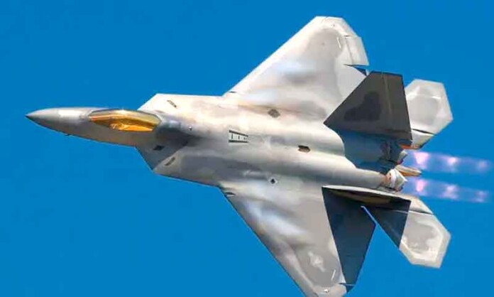 A-chegada-dos-caças-F-22-em-Israel-muda-o-jogo-e-coloca-o-Irã-em-alerta-máximo