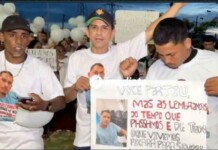 Dor e revolta marcam ato por jovem morto após entrevista de emprego em Manaus