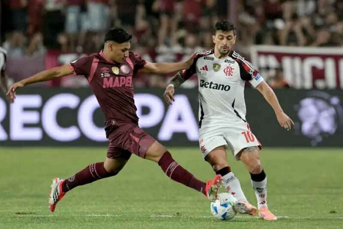 Lanús-aproveita-falha-defensiva-e-vence-o-Flamengo-na-primeira-partida