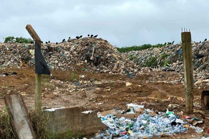 O-que-foi-encontrado-em-lixão-de-Iranduba-preocupa-técnicos-e-ameaça-comunidades