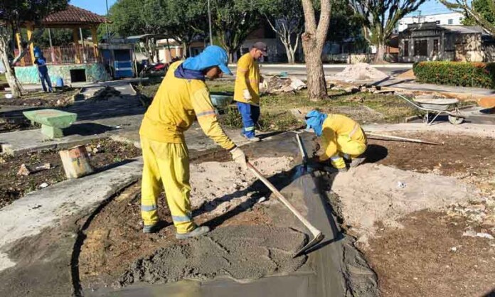 Praça-mais-conhecida-de-Itacoatiara-entra-em-obras-e-mudança-já-mexe-com-a-rotina-do-centro