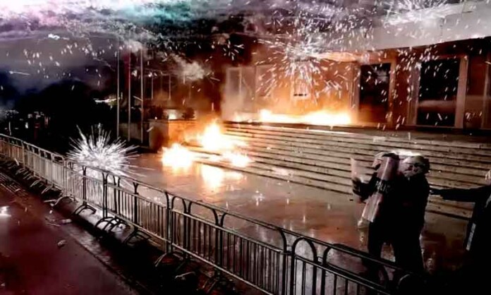 Protestos-explodem-na-Albânia-e-capital-vira-palco-de-confronto-que-assusta-a-Europa