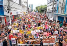 Mulheres indígenas ocupam ruas de Manaus para denunciar violência e exigir respeito