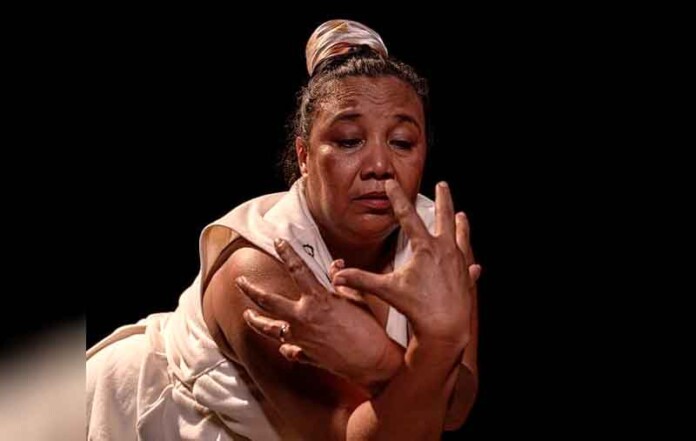 Neuriza-Figueira-estreia-espetáculo-que-transforma-dores-crônicas-em-manifesto-de-vida