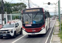 Nova aposta da prefeitura tenta acelerar ônibus em cidade travada pelo trânsito diário