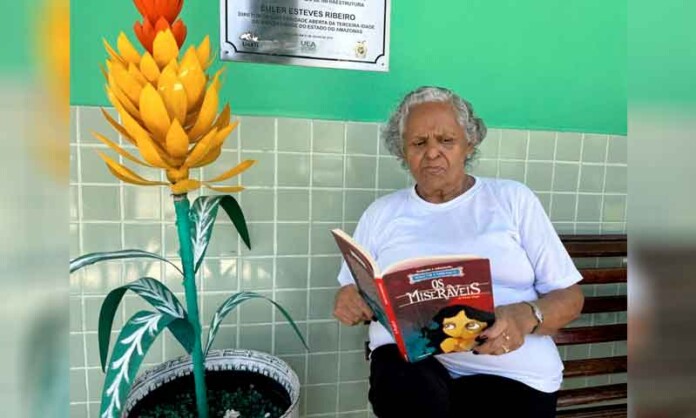 Projeto-em-Manaus-ajuda-idosos-a-redescobrir-o-prazer-de-ler-e-escrever