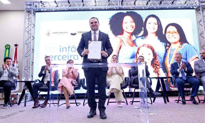 Roberto-Cidade-inicia-regulamentação-para-que-Escola-do-Legislativo-ofereça-pós-graduação