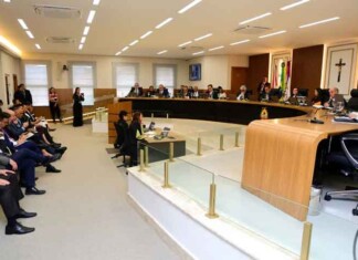 TCE-AM mantém condenação de ex-prefeito de Envira por sobrepreço e falta de licitação