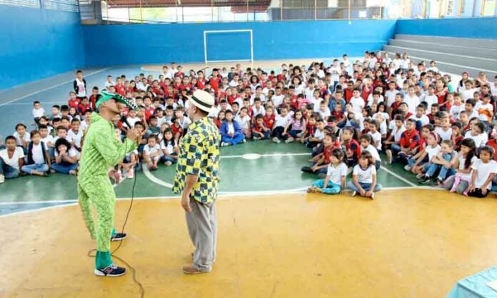 Cultura-chega-ao-km-32-da-AM-010-e-mostra-que-a-educação-rural-precisa-de-incentivo-literário