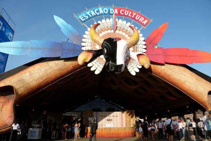 Parintins-transmuta-o-concreto-em-alma-e-o-intercâmbio-vira-o-novo-motor-da-ilha