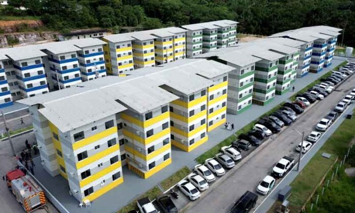 Política-habitacional-do-Amazonas-gera-80-mil-empregos-e-beneficia-31-mil-famílias