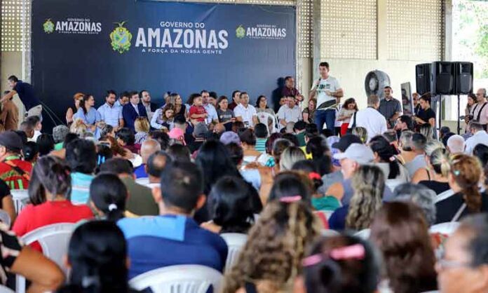 Defensoria-Pública-participa-da-entrega-de-títulos-definitivos-no-bairro-Monte-das-Oliveiras