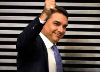 Valdemar Costa Neto reage com firmeza e desmonta rumores sobre Flávio Bolsonaro