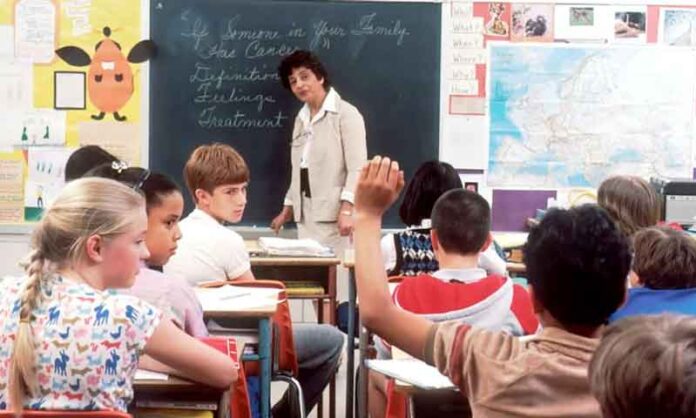 Pais-investem-em-aulas-extras-após-perceberem-limites-dos-programas-bilíngues-nas-escolas