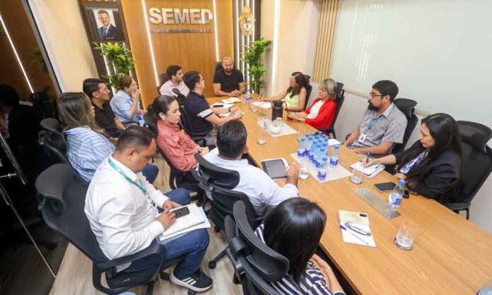 Antes-da-vazante,-Prefeitura-organiza-força-tarefa-para-preservar-o-ensino-nas-comunidades-ribeirinhas